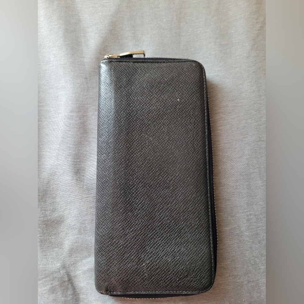 Louis vuitton men's vertical zippy wallet